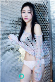 俩巨乳妹戏水